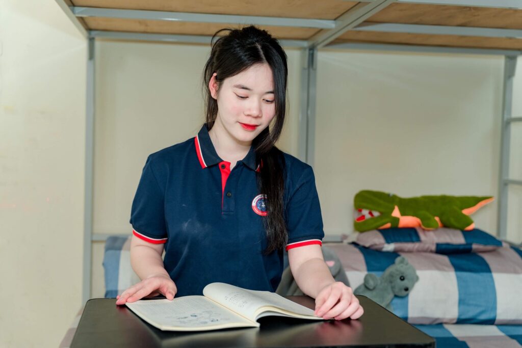 Sinh viên Cao đẳng Công thương Quốc tế được ở trong khu vực ký túc xá sạch sẽ, khang trang. Sinh viên Cao đẳng Công thương Quốc tế được ở trong khu vực ký túc xá sạch sẽ, khang trang.