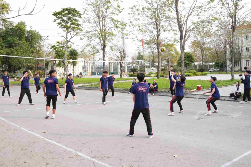 Say mê thi đấu khiến các bạn quên đi áp lực học hành căng thẳng. Say mê thi đấu khiến các bạn quên đi áp lực học hành căng thẳng.