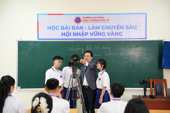 Tại ICC, sinh viên được học từ thực tế với những chuyên gia giàu kinh nghiệm.