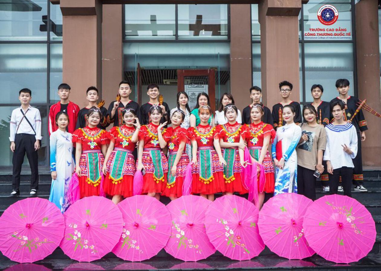 Các hoạt động tập thể tạo cho sinh viên niềm vui và cảm hứng học tập Các hoạt động tập thể tạo cho sinh viên niềm vui và cảm hứng học tập