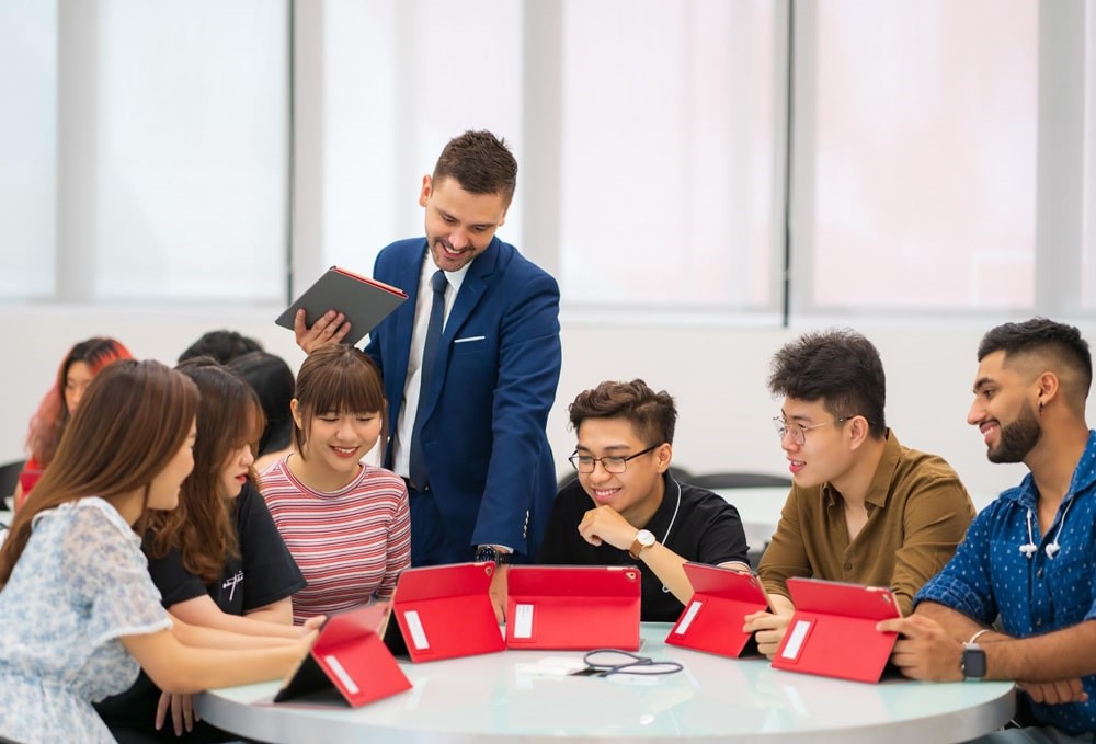 Người học cần có niềm đam mê với kinh doanh và khả năng làm việc nhóm Người học cần có niềm đam mê với kinh doanh và khả năng làm việc nhóm