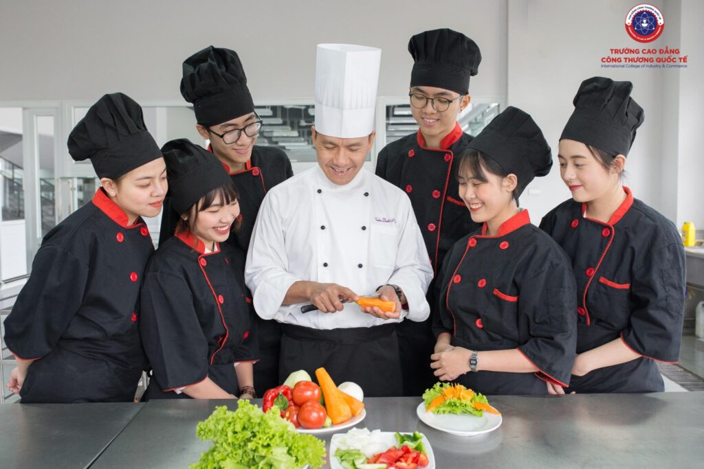Sinh viên Cao đẳng Công thương Quốc tế được đào tạo bài bản ngay từ năm đầu tiên. Sinh viên Cao đẳng Công thương Quốc tế được đào tạo bài bản ngay từ năm đầu tiên.