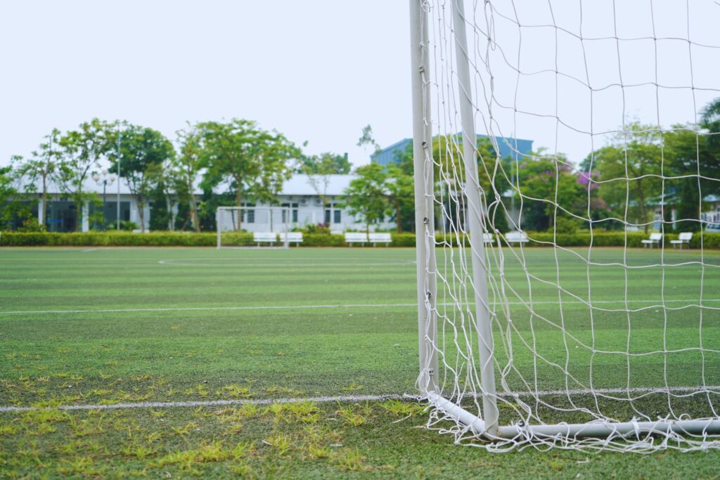 Sân thể thao siêu rộng, mát mẻ là nơi để các bạn sinh viên vui chơi giải trí sau những giờ học căng thẳng Sân thể thao siêu rộng, mát mẻ là nơi để các bạn sinh viên vui chơi giải trí sau những giờ học căng thẳng