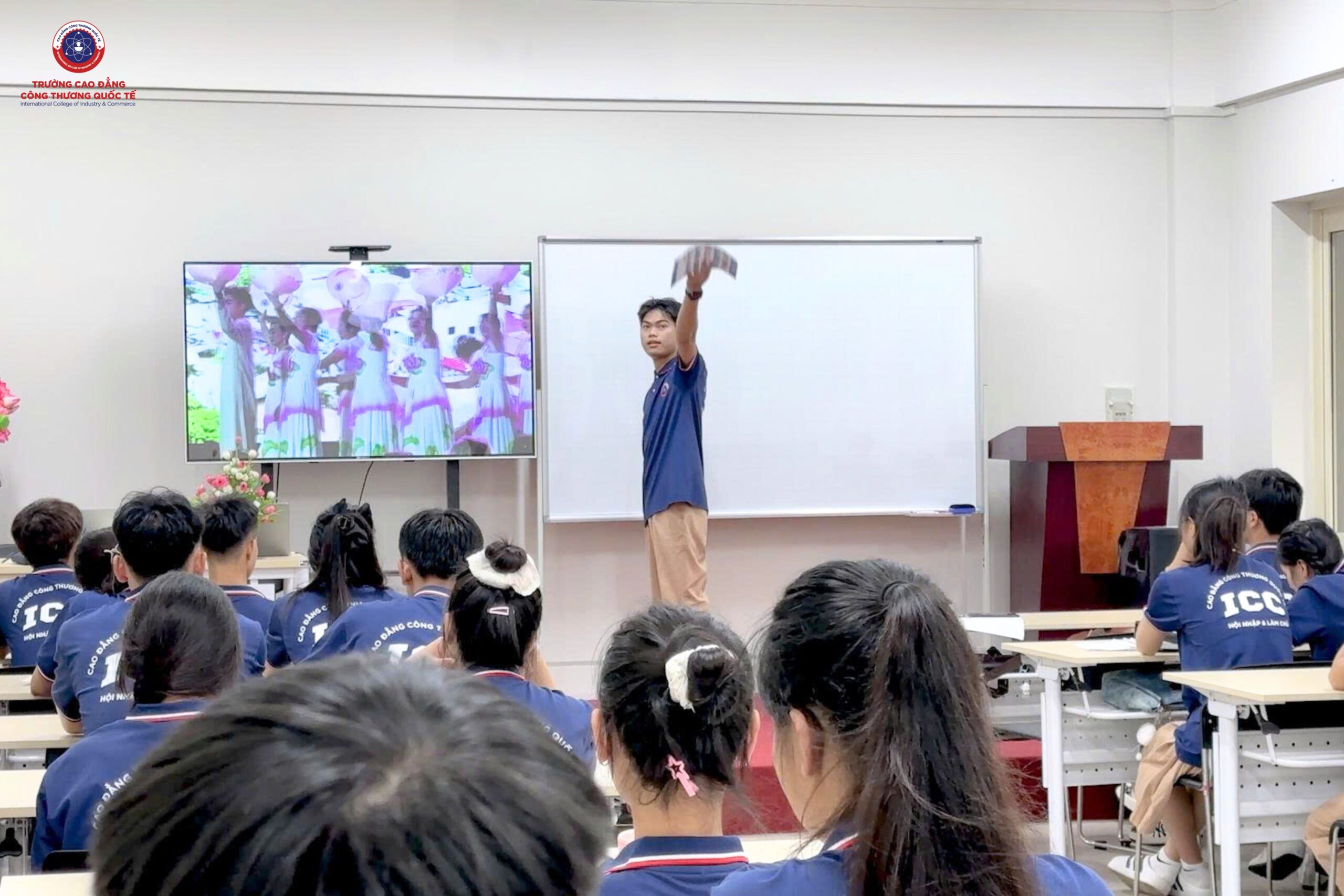 Sinh viên giao lưu văn hóa văn nghệ Sinh viên giao lưu văn hóa văn nghệ