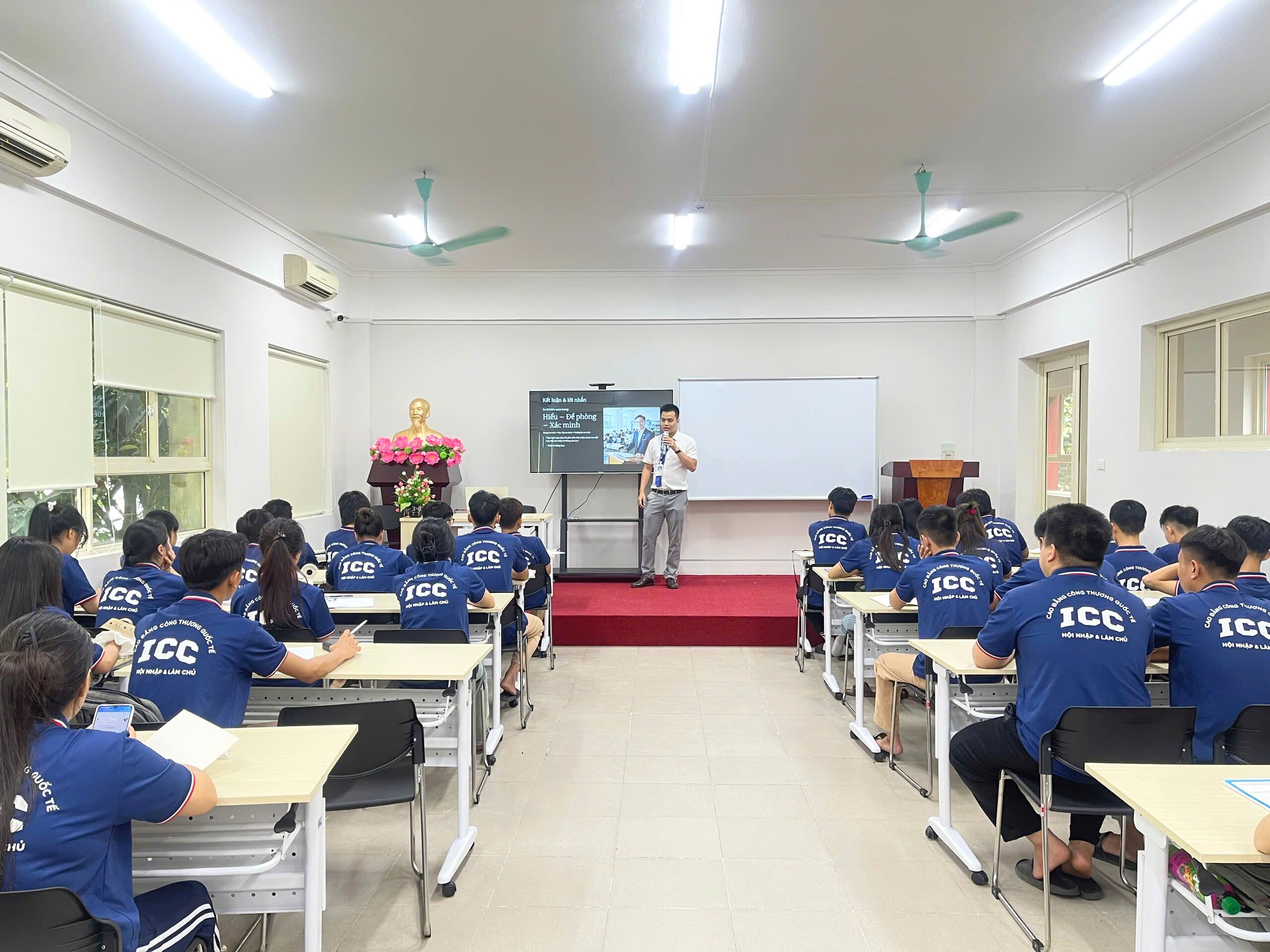 Nâng cao nhận thức của Tân sinh viên ICC về an ninh mạng và phòng chống lừa đảo