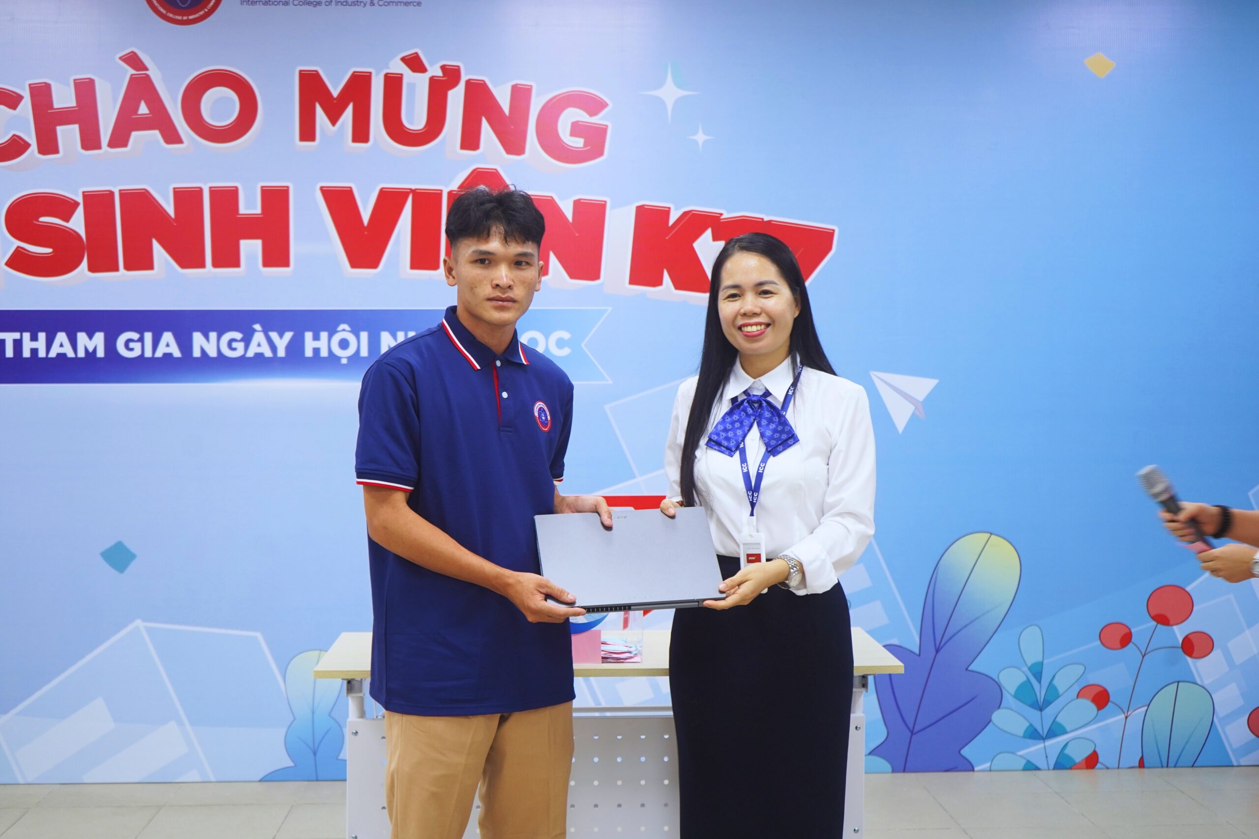 Em Hạng A Bình sinh viên ngành Công nghệ Ô tô là tân sinh viên may mắn trúng chiếc Laptop giá trị Em Hạng A Bình sinh viên ngành Công nghệ Ô tô may mắn trúng chiếc Laptop giá trị