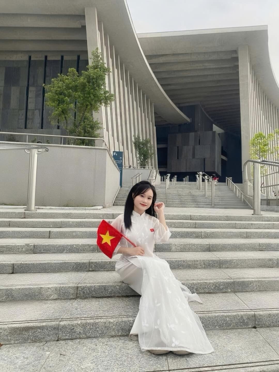 Em Nguyễn Thị Thanh Thúy - sinh viên ngành Ngôn ngữ Trung thanh lịch, hiện đại, bản lĩnh. Em Nguyễn Thị Thanh Thúy - sinh viên ngành Ngôn ngữ Trung thanh lịch, hiện đại, bản lĩnh.