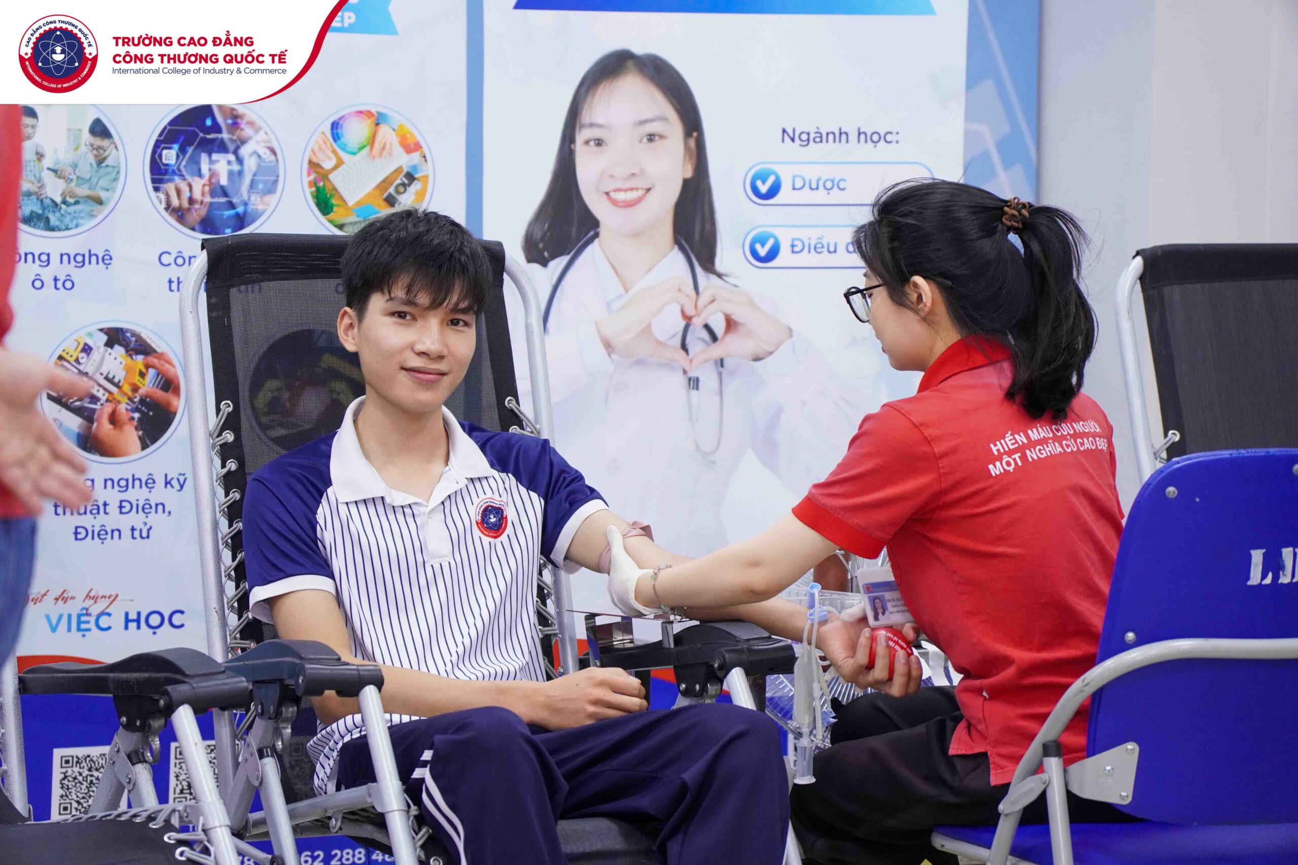 Sinh viên ICC rạng rỡ hào hứng tham gia chương trình hiến máu nhân đạo Sinh viên ICC rạng rỡ hào hứng tham gia chương trình hiến máu nhân đạo