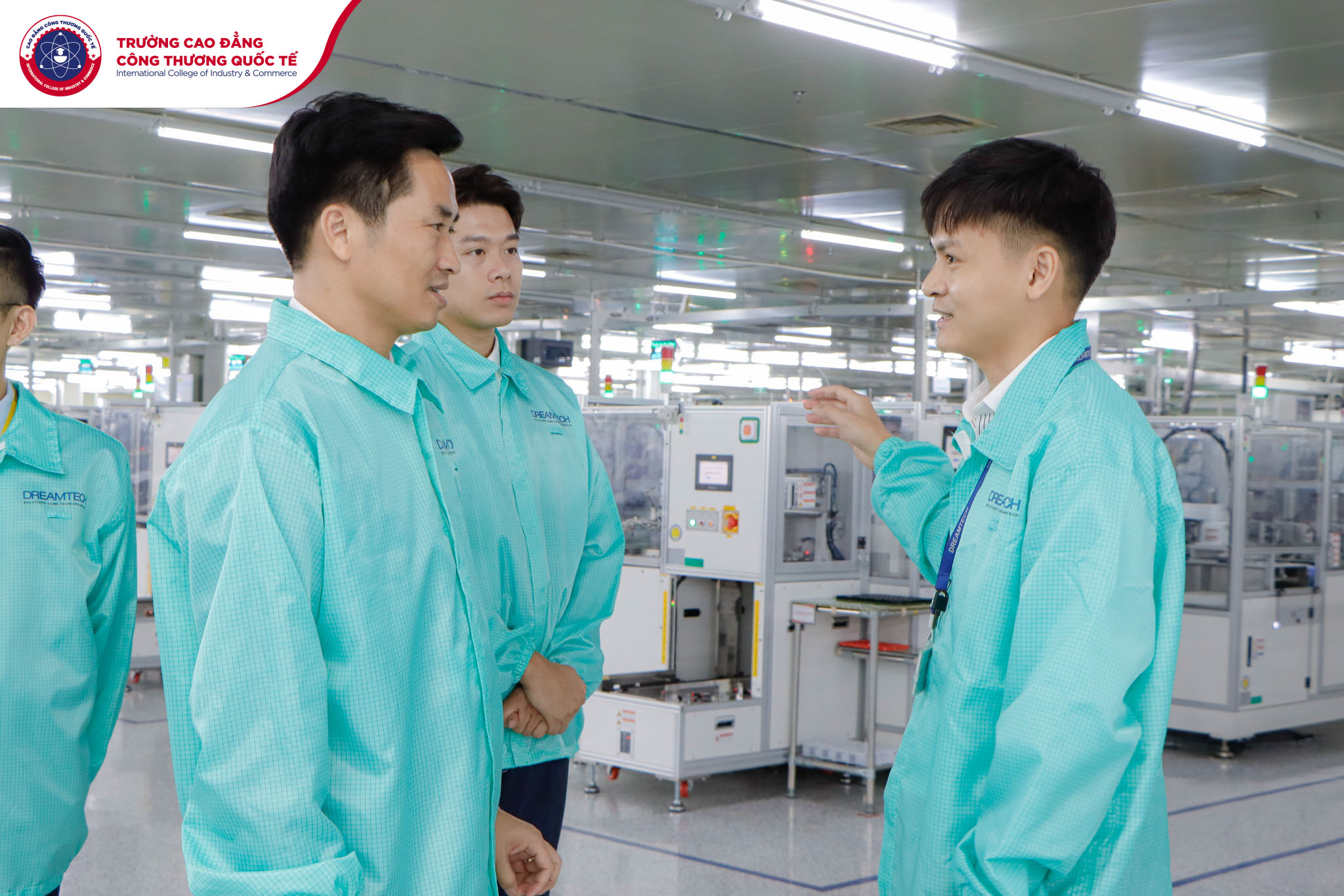 Thầy Hoàng Gia Thịnh - Giám đốc Điều hành trường Cao đẳng Công thương Quốc tế tham quan nhà máy doanh nghiệp