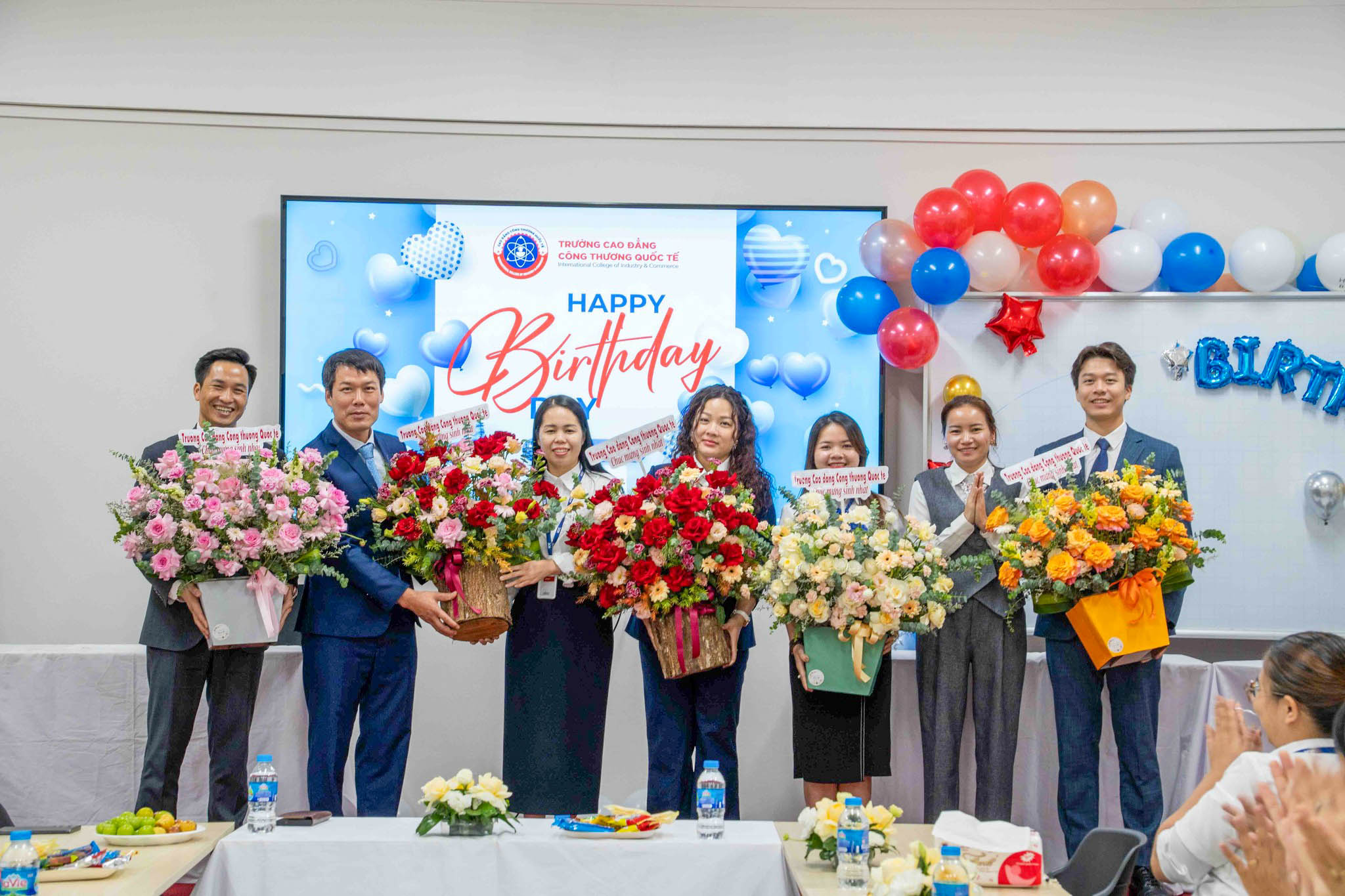 Với ICC, mỗi thành viên đều là “mảnh ghép” quý giá góp phần tạo nên chất lượng, bản sắc và danh tiếng của nhà trường. Với ICC, mỗi thành viên đều là “mảnh ghép” quý giá góp phần tạo nên chất lượng, bản sắc và danh tiếng của nhà trường.