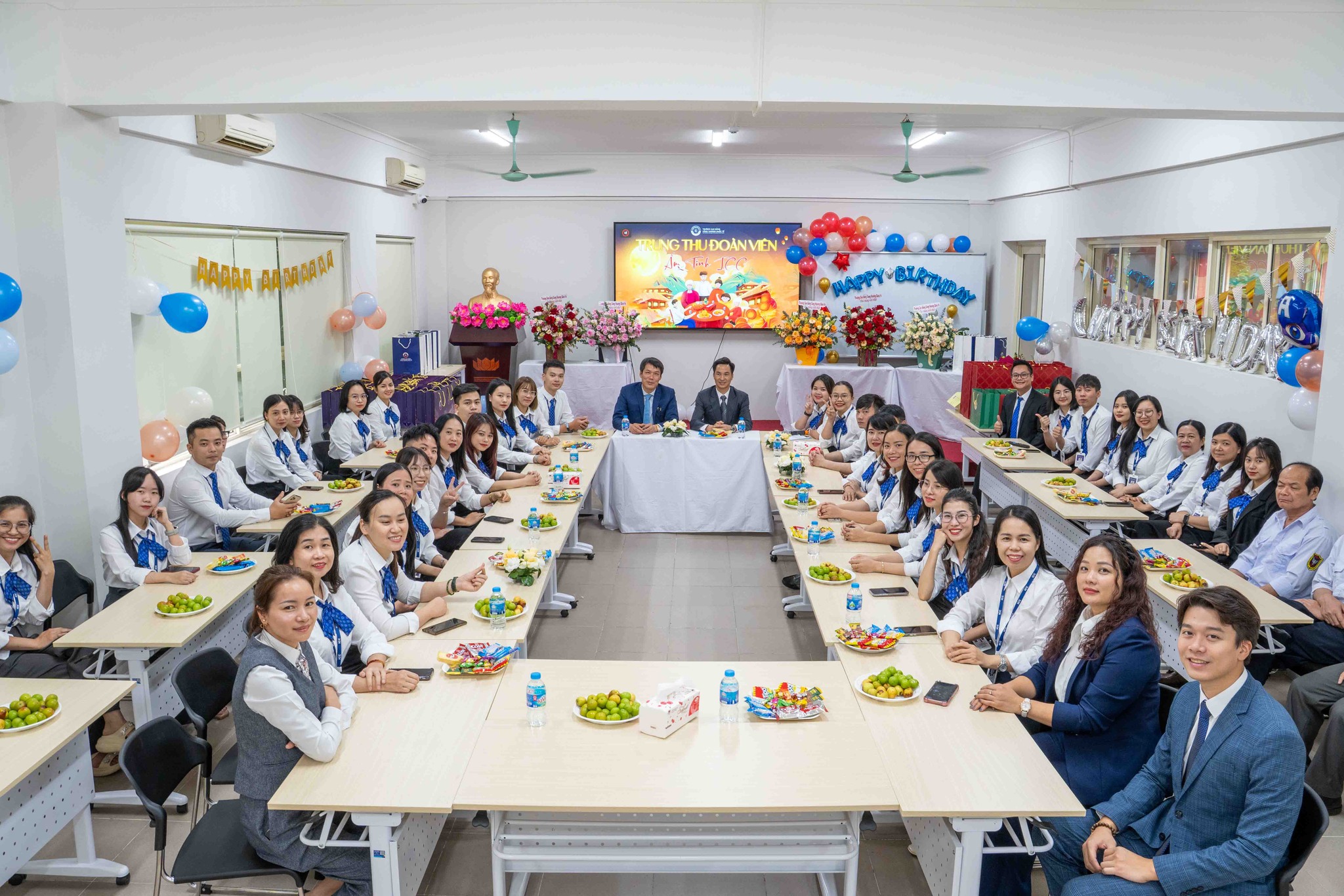 Trung thu trọn vẹn – Sinh nhật ngọt ngào tại trường Cao đẳng Công thương Quốc tế