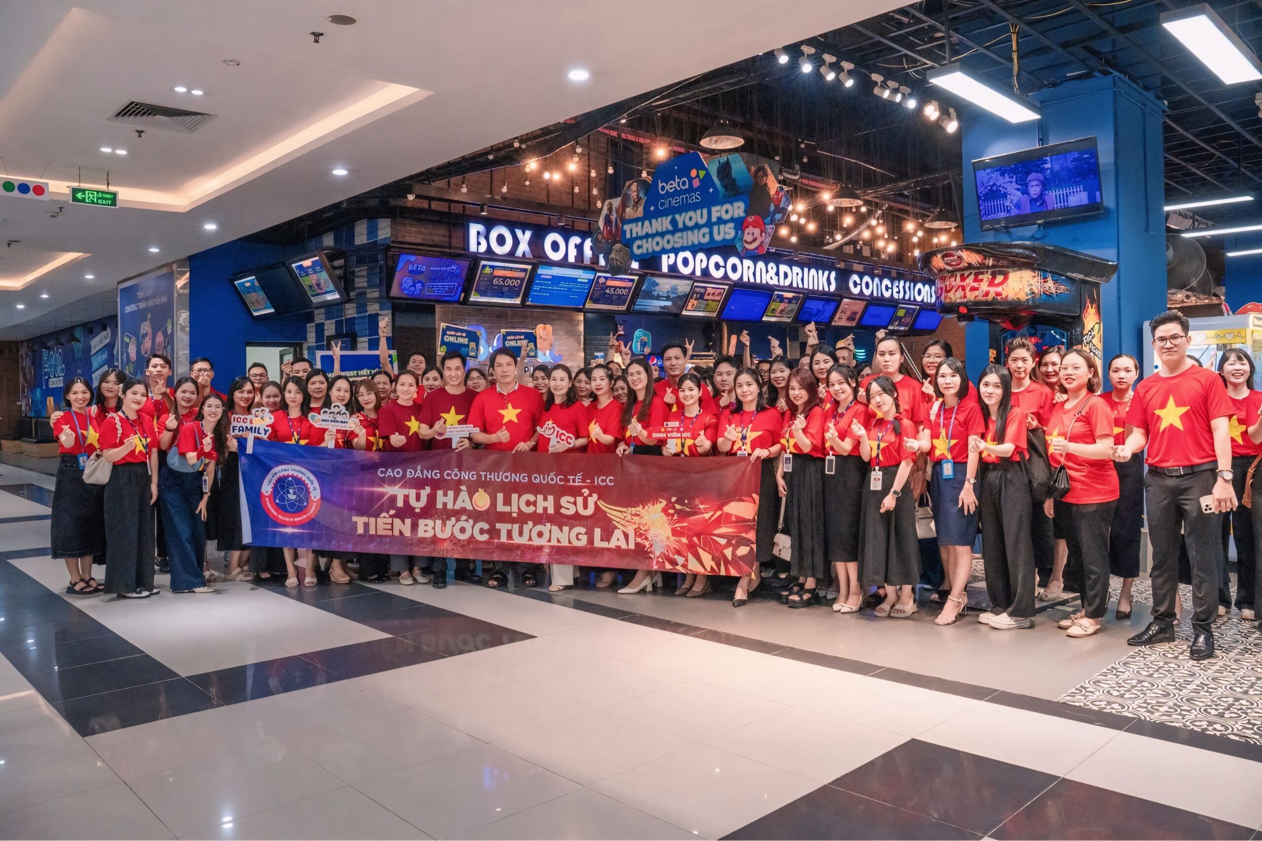 Cán bộ, giảng viên ICC cùng xem phim “Mưa đỏ”: Tự hào lịch sử – Tiến bước tương lai