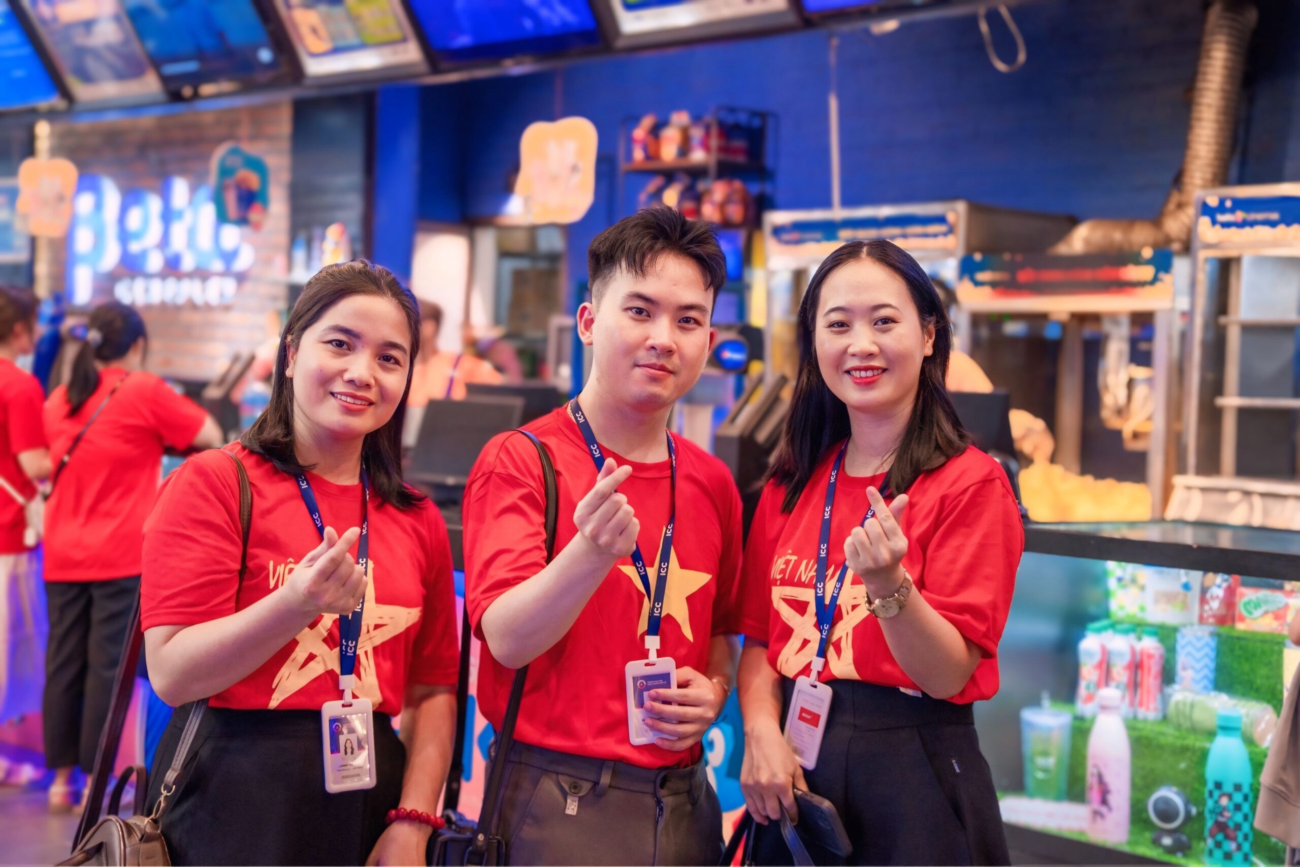 "Mưa Đỏ" không chỉ là bộ phim, mà là hành trình tri ân, gieo vào lòng mỗi người ngọn lửa biết ơn và trách nhiệm. "Mưa Đỏ" không chỉ là bộ phim, mà là hành trình tri ân, gieo vào lòng mỗi người ngọn lửa biết ơn và trách nhiệm.