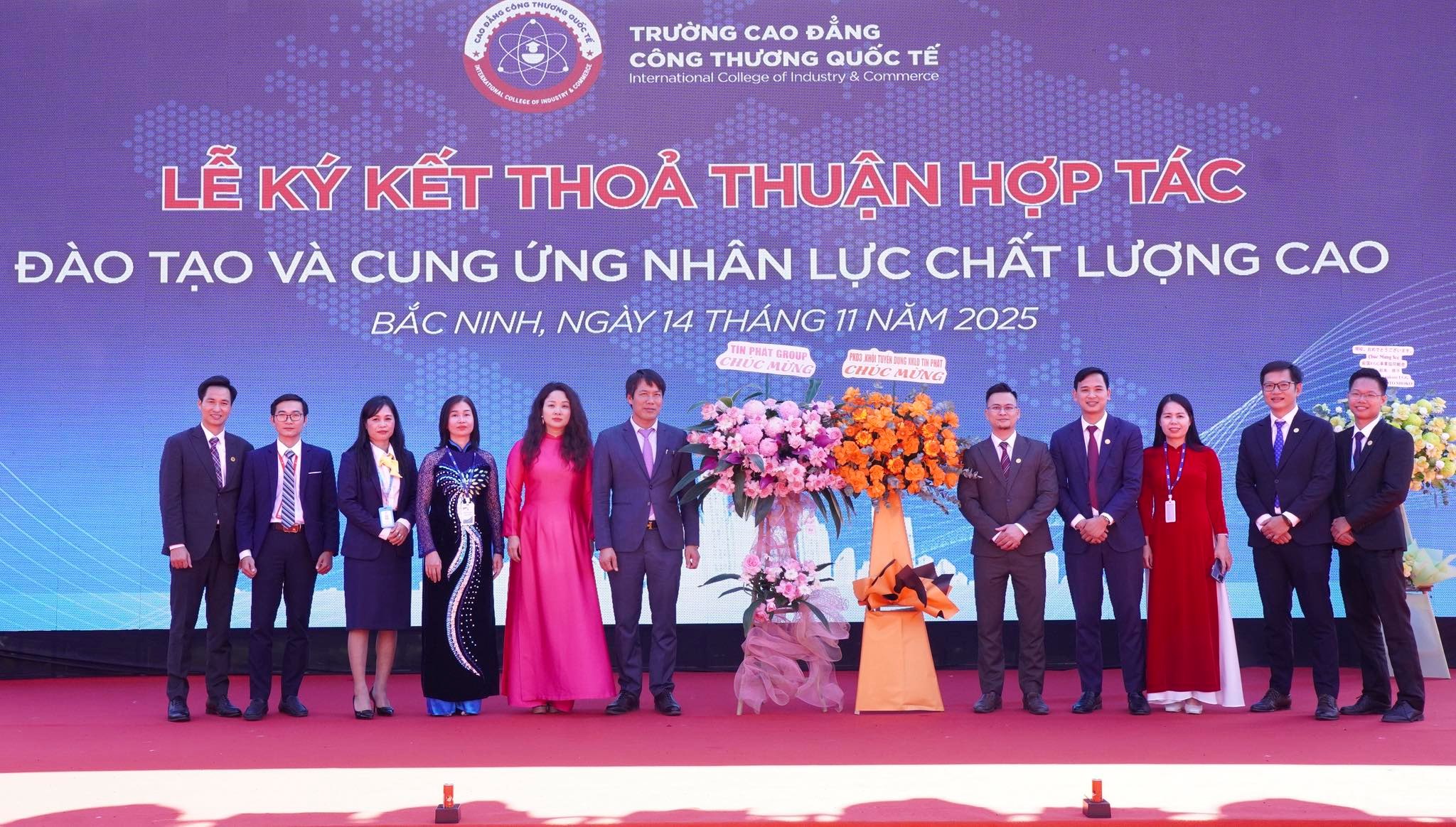 ICC và các doanh nghiệp đối tác chụp ảnh lưu niệm sau lễ ký kết hợp tác chiến lược.