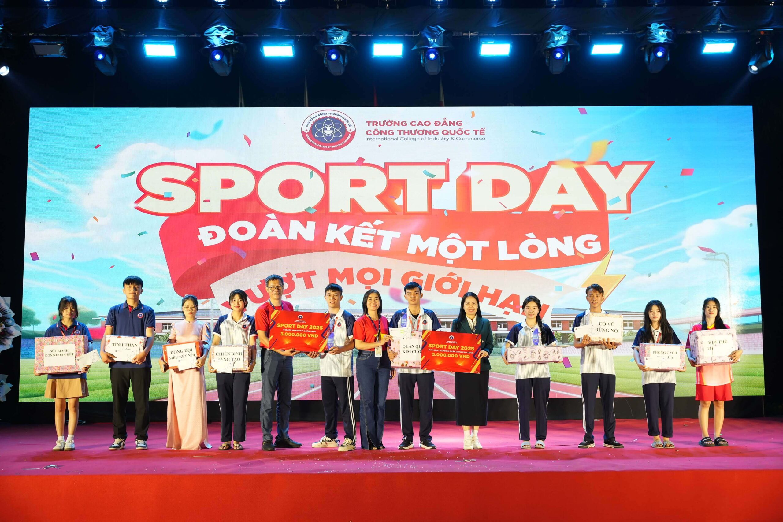 SPORT DAY kết thúc tốt đẹp với vô vàn giải thưởng dành cho các bạn sinh viên. SPORT DAY kết thúc tốt đẹp với vô vàn giải thưởng dành cho các bạn sinh viên.