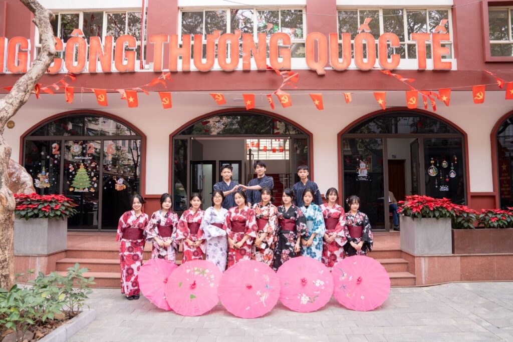 Sinh viên ICC ngành Tiếng Nhật hào hứng trải nghiệm văn hóa Nhật Bản qua hoạt động mặc Yukata truyền thống