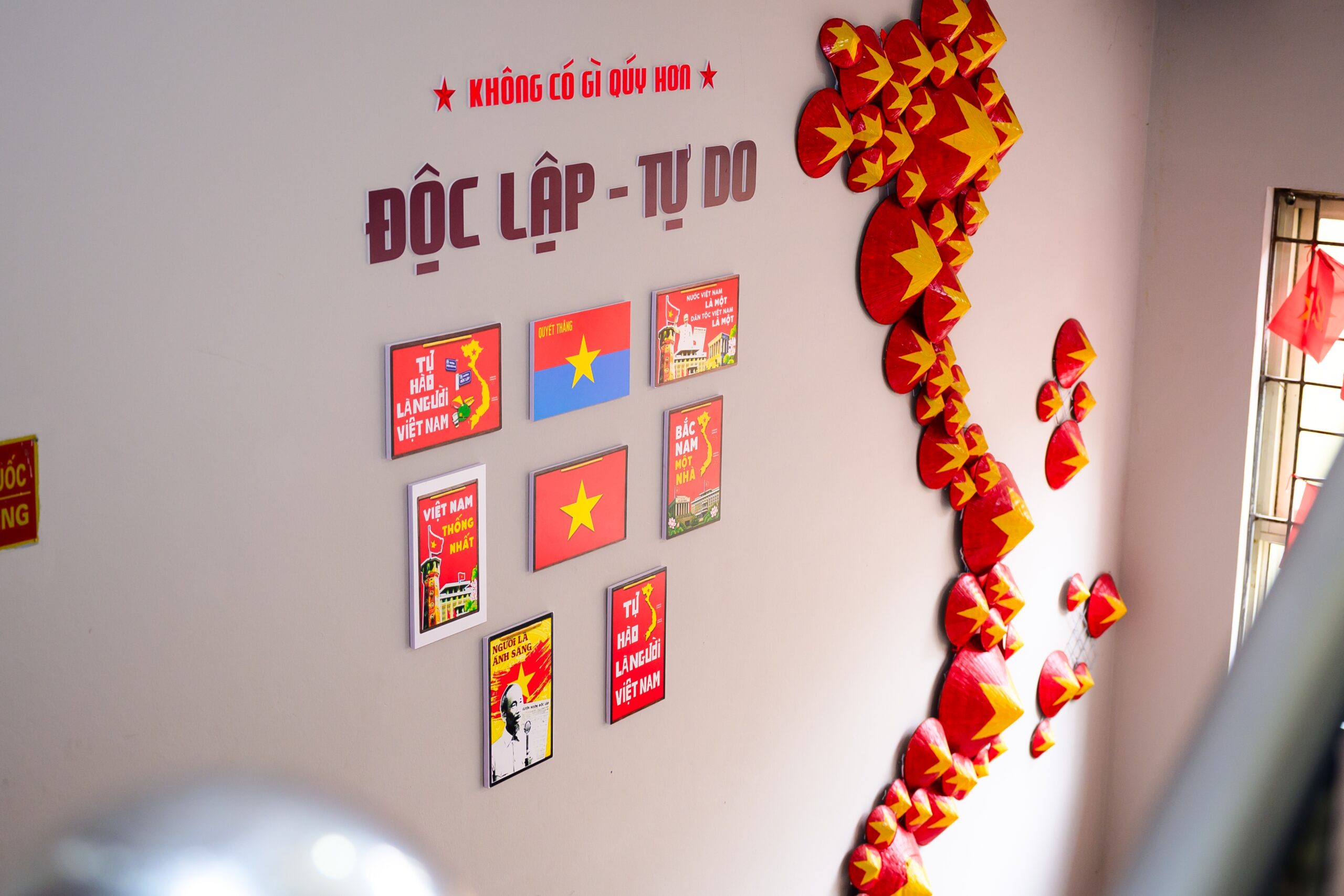 Sắc đỏ Tổ quốc lan tỏa trong không gian học tập tại ICC