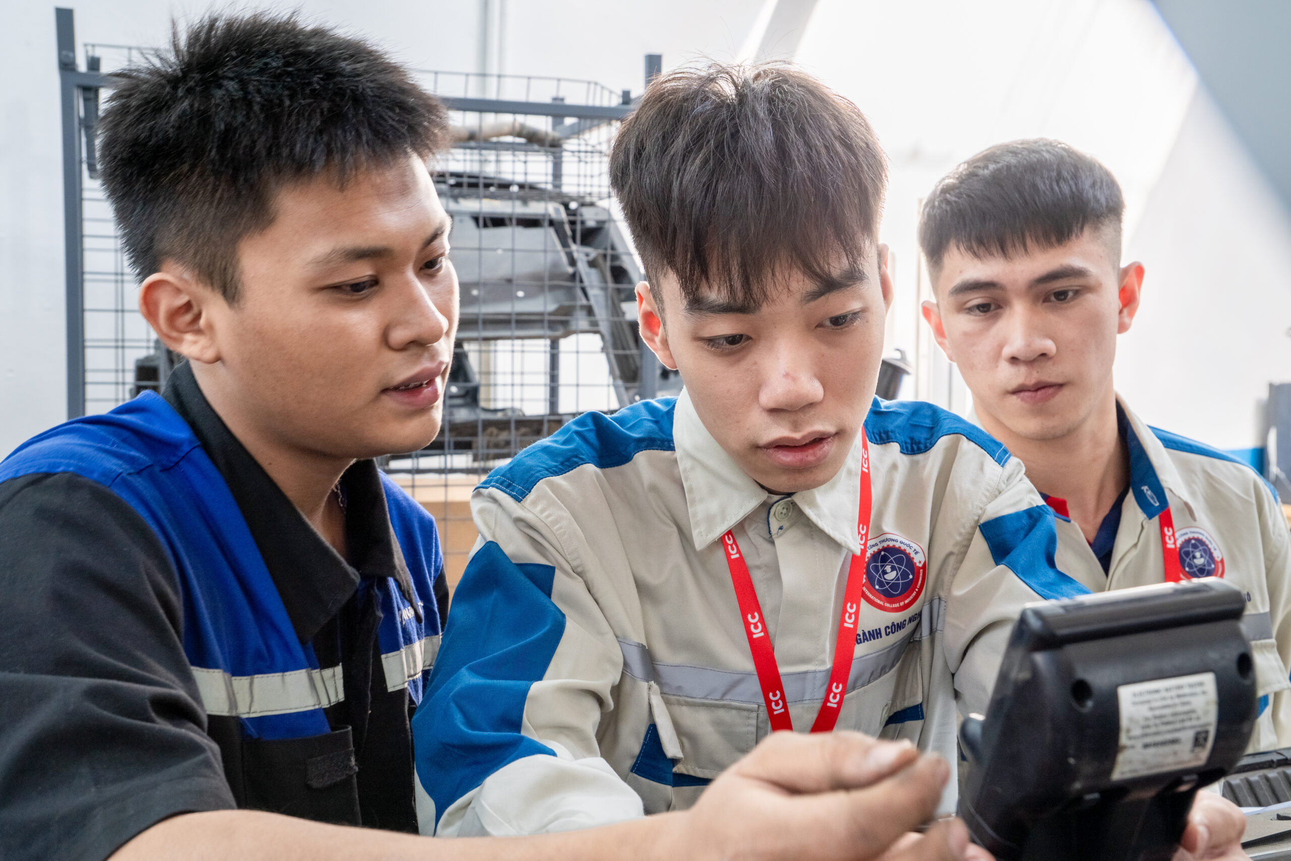 Được thực tập tại Vinfast, Anh Thái từ những bỡ ngỡ ban đầu đến quyết tâm va chạm thực tế sớm hơn