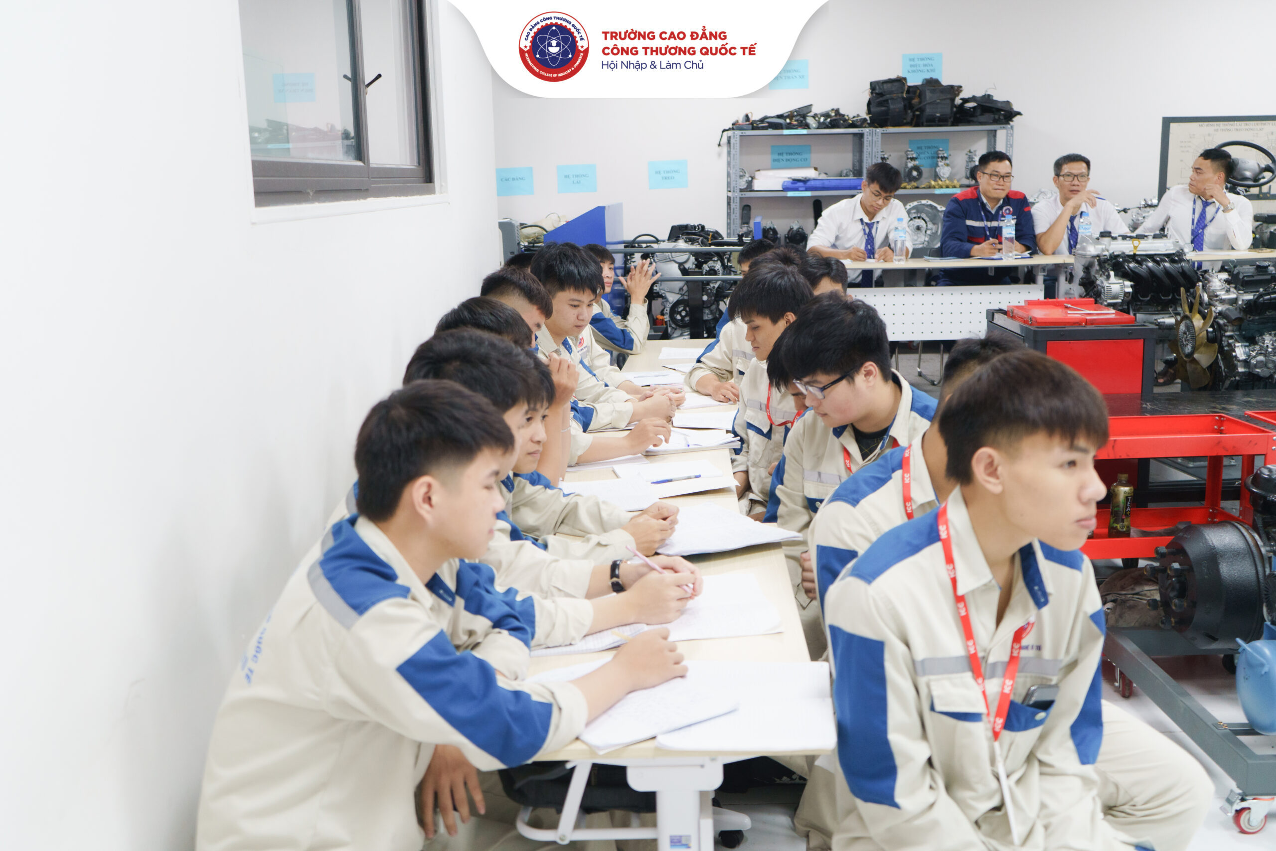 Cách giảng dạy này giúp sinh viên hình dung rõ công việc thực tế của một kỹ thuật viên ô tô, từ đó tăng sự tự tin khi bước vào môi trường làm việc chuyên nghiệp
