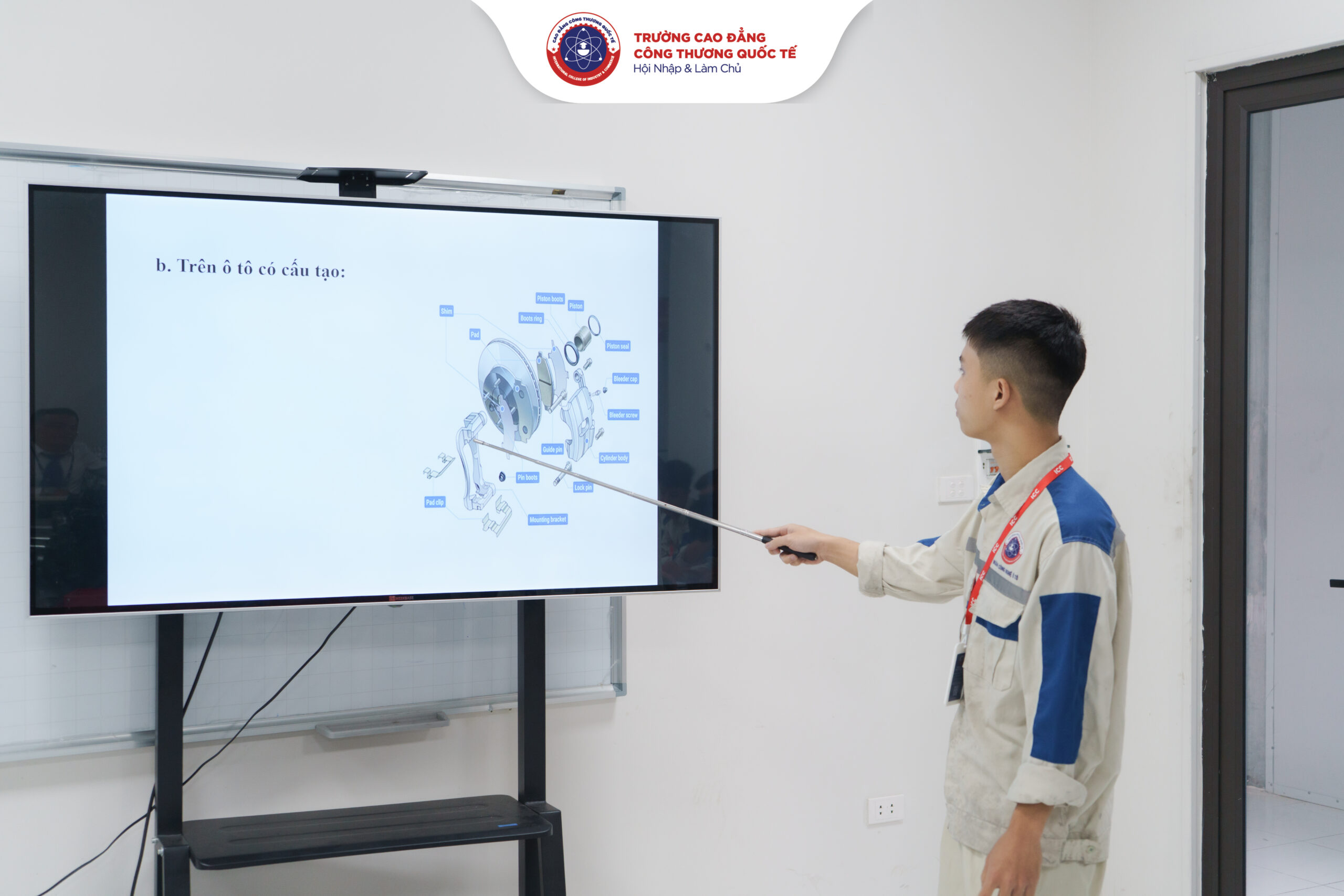 Lớp học Công nghệ ô tô sinh động – Sinh viên chủ động tiếp cận kiến thức